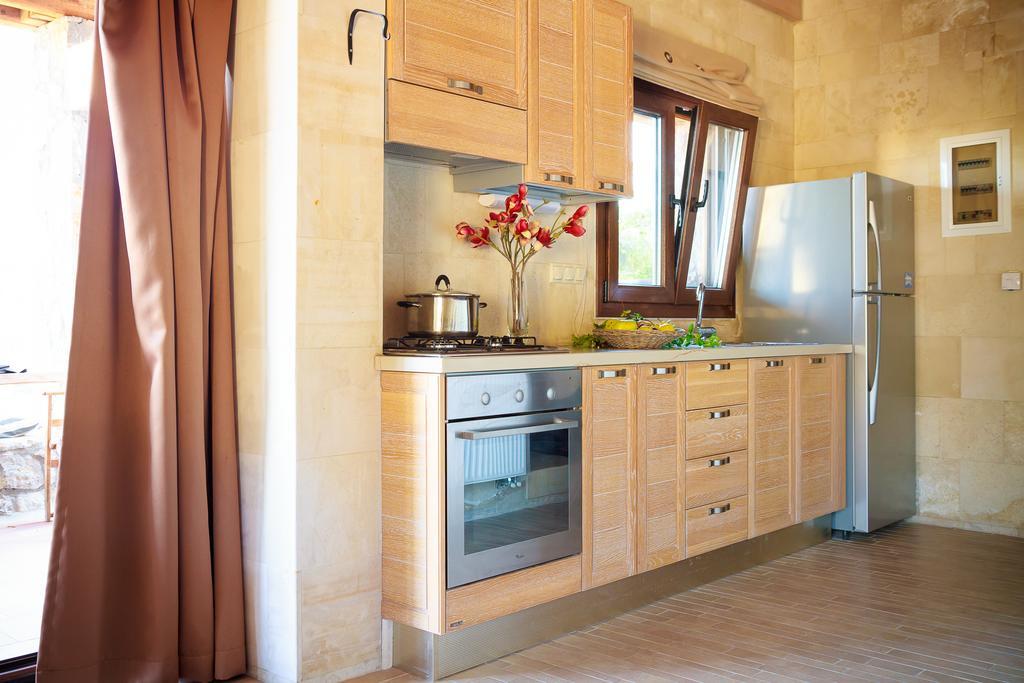 Aparthotel Pezoulia Selakano Habitación foto