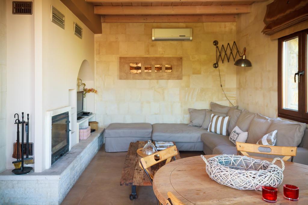 Aparthotel Pezoulia Selakano Habitación foto